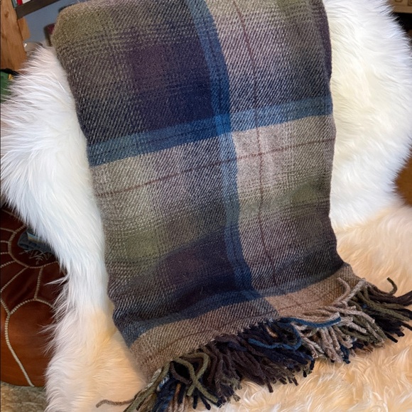 Pendleton Wool Plaid Throw - Picture 4 of 7
